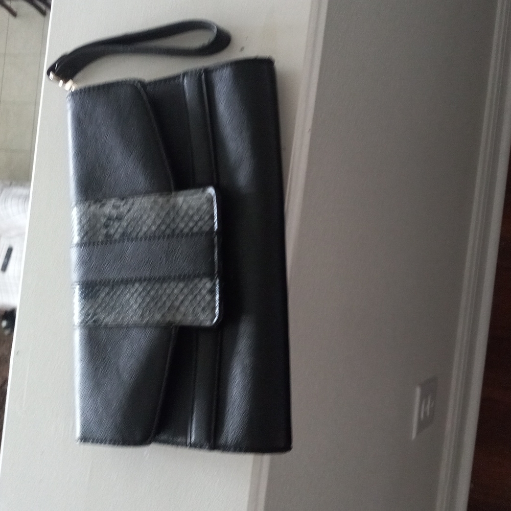 NEVER USED NEW WITHOUT TAGS Black pocketbook clutch